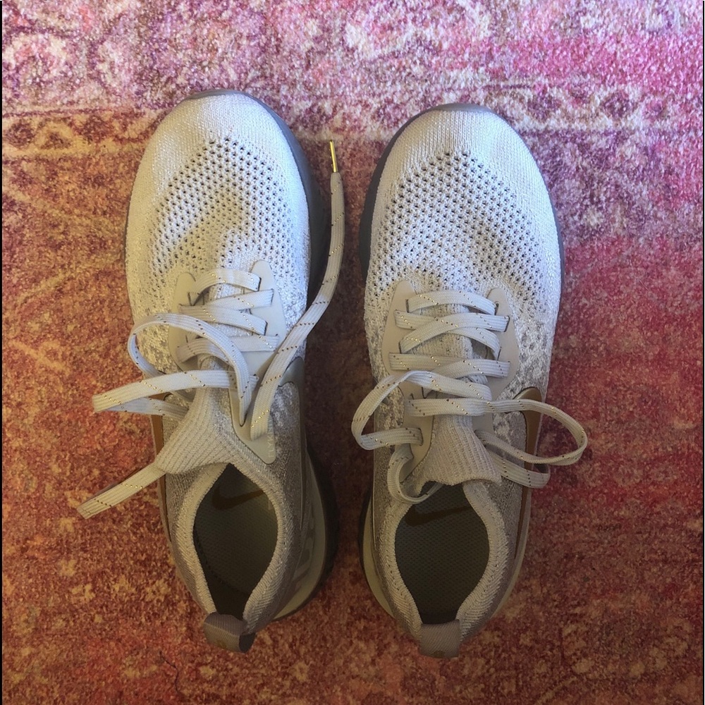 Women’s Nike shoes